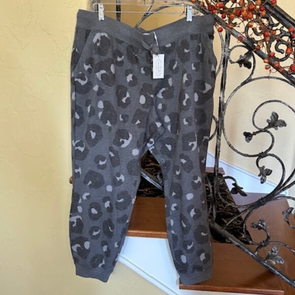 * Gray Leopard Print Knit Joggers - New from Mud Pie * - Picture 1 of 10